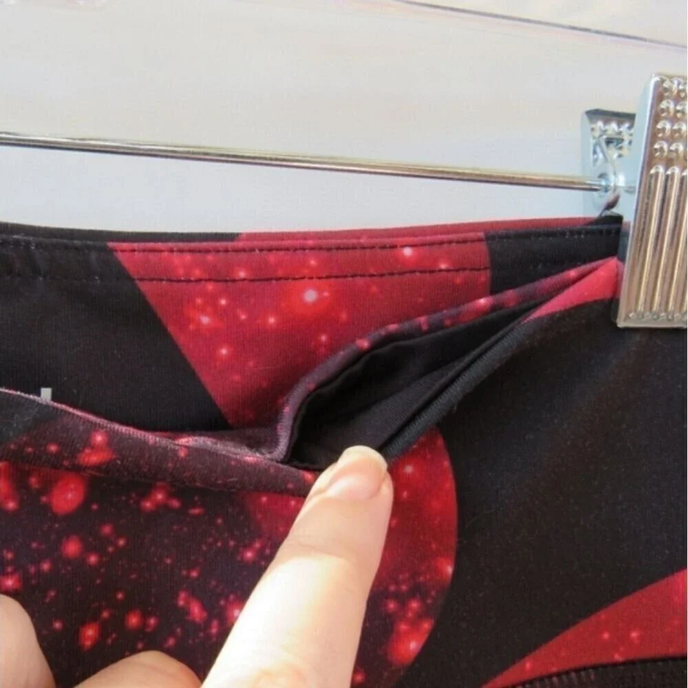 Alo Womens Goddess Black Legging Women's Small Red Geometric Space Pattern